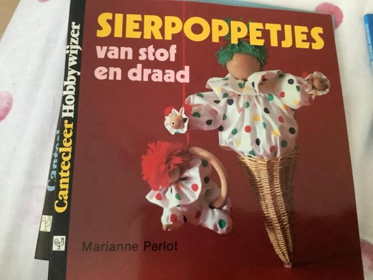 Hobbyboek Sierpoppetjes van Stof en Draad, Boeken, Hobby en Vrije tijd, Gelezen, Poppen maken, Geschikt voor kinderen, Ophalen