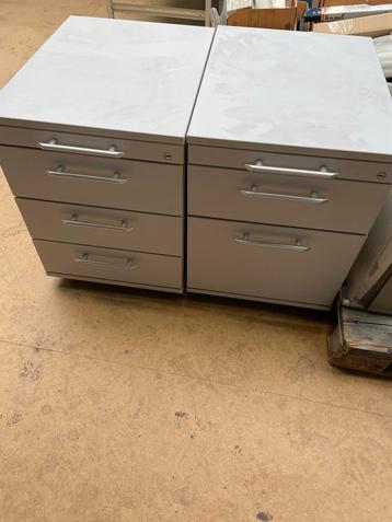 2 Ladekastjes zonder sleutel beschikbaar voor biedingen