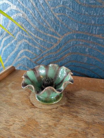 Vintage flowerfrog / bloemschikker beschikbaar voor biedingen
