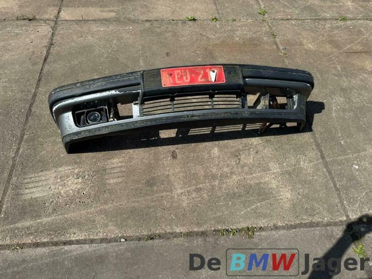Voorbumper grijs BMW 7-serie E32 51118101951, Auto-onderdelen, Carrosserie en Plaatwerk, Bumper, BMW, Voor, Gebruikt, Ophalen of Verzenden