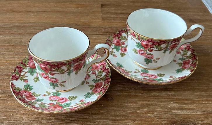 Royal Stafford (Old English Garden) kop&schotel – set van 2, Verzamelen, Porselein, Kristal en Bestek, Zo goed als nieuw, Kop en/of schotel