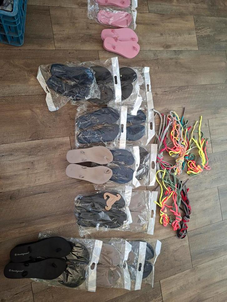 Restpartij Bandajanas Slippers, drukkers & Meer! GRATIS, Diversen, Rommelmarktspullen, Nieuw, Ophalen
