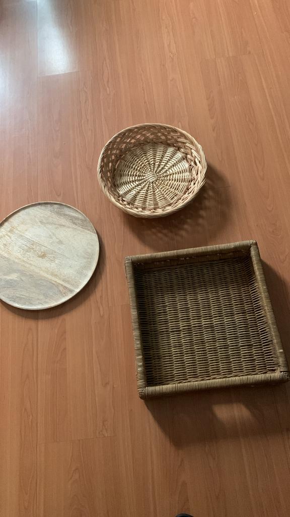 Rieten mand & houten plateau, Gebruikt, Mand, Rond, Ophalen of Verzenden