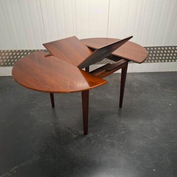 Vintage eettafel eetkamertafel uitschuifbaar verlengbaar beschikbaar voor biedingen
