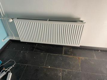 Radiator - Gebruikt 120x50T22 beschikbaar voor biedingen