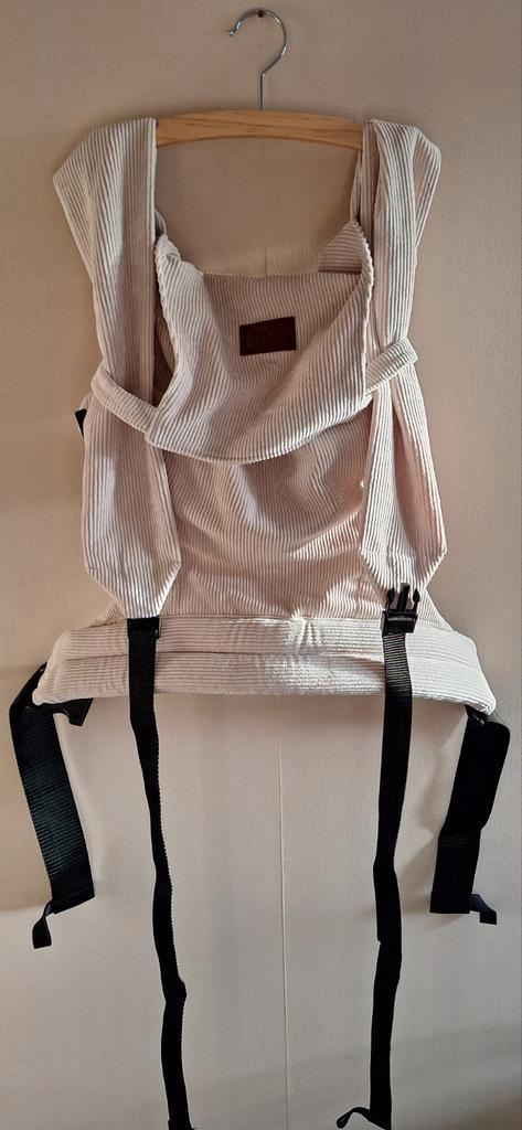 ByKay Tiny Click Carrier Ribbed Velvet Almond Sand, Kinderen en Baby's, Babydragers en Draagdoeken, Zo goed als nieuw, Draagzak