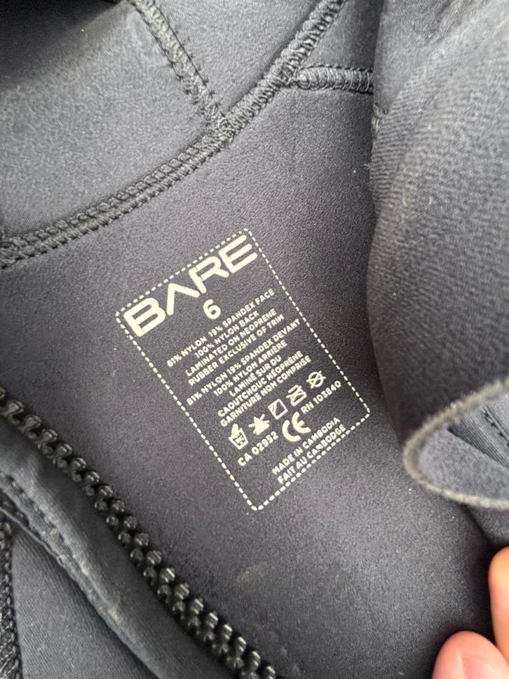 BARE duik overvest met capuchon – dames maat 6 (EU 38/40), Watersport en Boten, Duiken, Zo goed als nieuw, Duikpak, Ophalen of Verzenden
