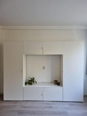 Besta tv-meubel / (kleding)kast IKEA beschikbaar voor biedingen