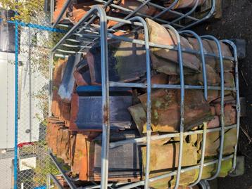Mooie partij zwarte glazuurde platte Friese dakpan  beschikbaar voor biedingen