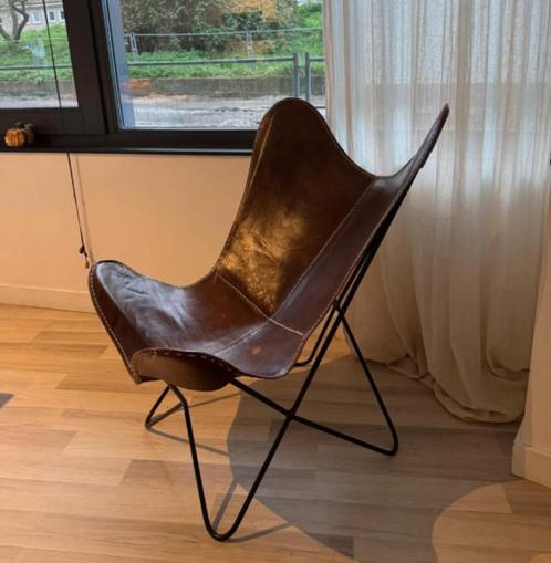 Leren Vlinderstoel van Westwing, Huis en Inrichting, Stoelen, Zo goed als nieuw, Eén, Leer, Bruin, Ophalen