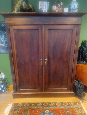 Antieke vintage linnenkast als buffetkast hout demontabel  beschikbaar voor biedingen