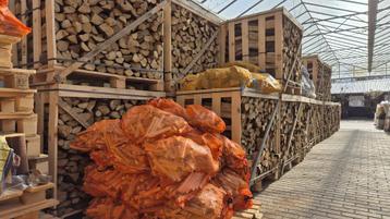 Beuken haardhout 15 stuks a 15 kg voor €155,- beschikbaar voor biedingen
