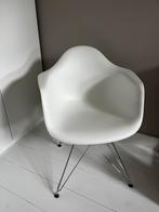 Vitra Eames DAR witte stoel, Huis en Inrichting, Stoelen, Ophalen, Zo goed als nieuw, Wit, Eén
