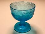 Nuutajärvi, Finland: blauw coupeglas 'Miranda' Heikki Orvola, Antiek en Kunst, Antiek | Glas en Kristal, Ophalen of Verzenden
