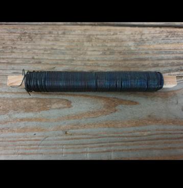 Wikkeldraad  - binddraad blauw gegloeid klos - krans  beschikbaar voor biedingen