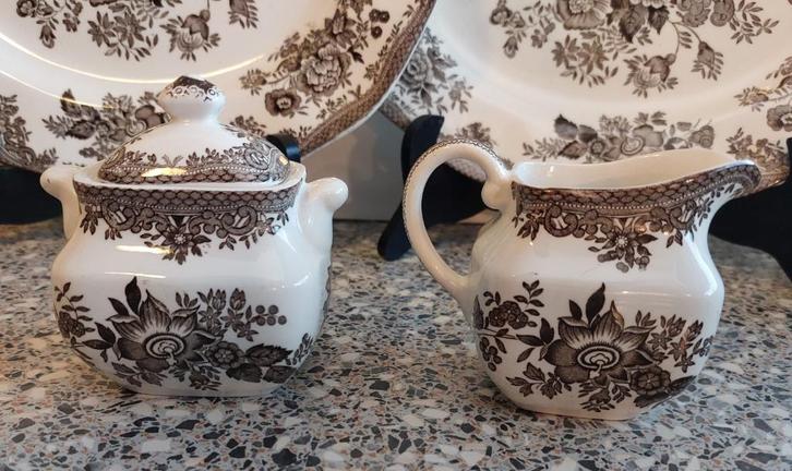 Wedgwood Asiatic Pheasants melkkan en suikerpotje, Huis en Inrichting, Keuken | Servies, Zo goed als nieuw, Kop(pen) en/of Schotel(s)