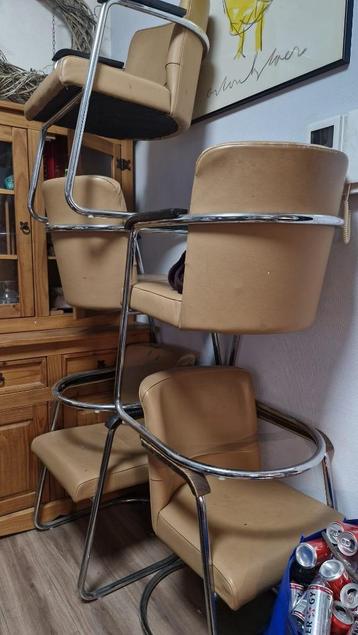 Leren vergader stoel met metaal frame houten handleuning 