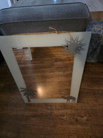 Decoratieve Spiegel met Woestijn Thema beschikbaar voor biedingen