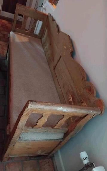 Mooie brocante klepbank beschikbaar voor biedingen