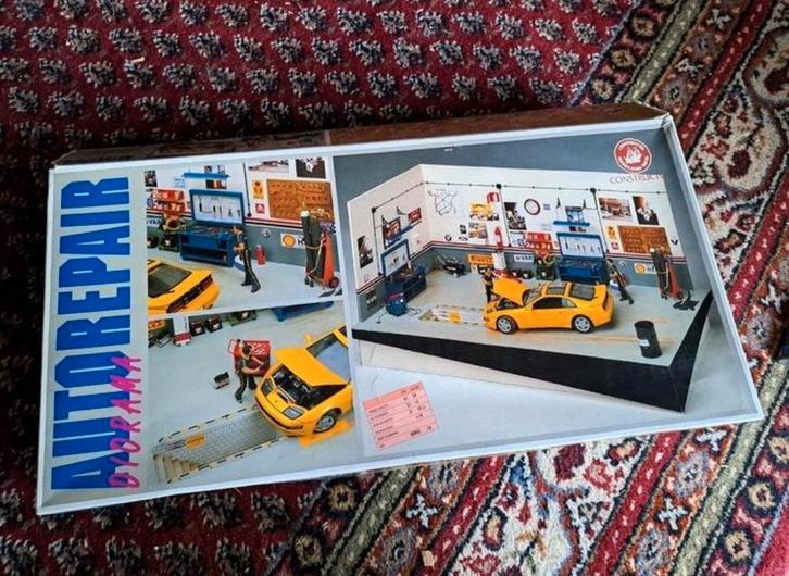 Prachtige vintage garage diorama schaal 1:18, Hobby en Vrije tijd, Modelbouw | Figuren en Diorama's, Zo goed als nieuw, 1:35 tot 1:50