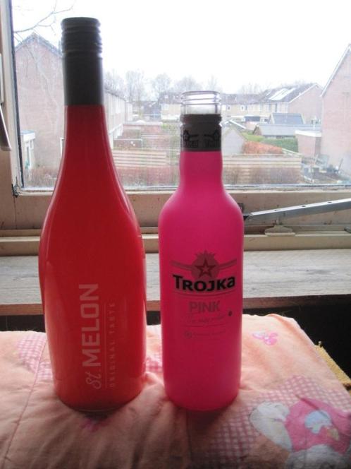 Flessen gekleurd glas Meloen + Trojka Pink, Antiek en Kunst, Antiek | Kandelaars, Glas, Ophalen of Verzenden