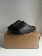 Adidas Yeezy slide onyx, Nieuw, Slippers, Ophalen of Verzenden, Yeezy