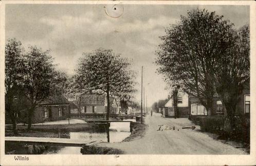 Straatbeeld van Wilnis met huizen en slootjes, Verzamelen, Ansichtkaarten | Nederland, Ongelopen, Utrecht, 1940 tot 1960, Ophalen of Verzenden