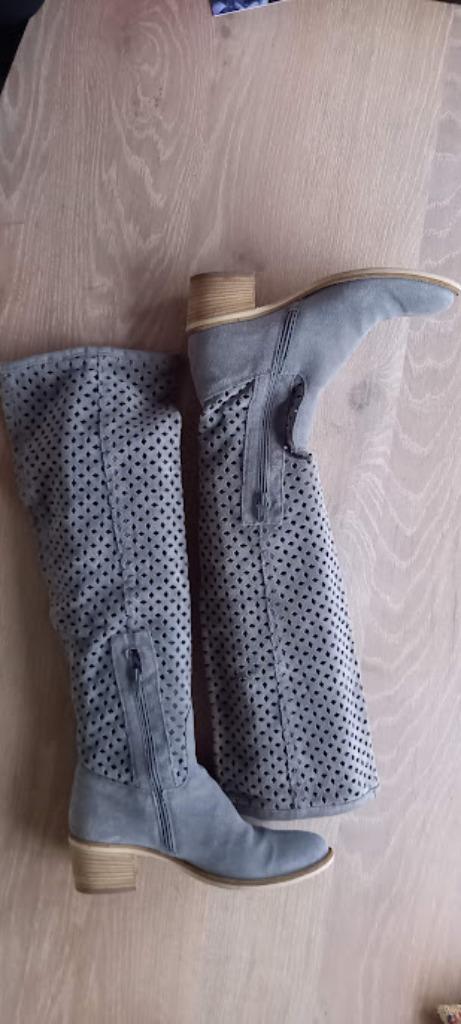 Moccio overknee laarzen, lichtgrijs, mt.39, Kleding | Dames, Schoenen, Zo goed als nieuw, Hoge laarzen, Grijs, Ophalen of Verzenden