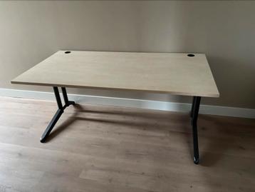 Net bureau 160x80 cm in hoogte verstelbaar beschikbaar voor biedingen