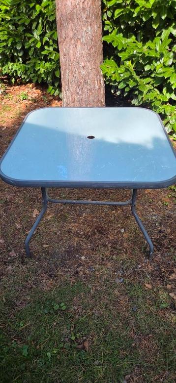 Tuintafel glas en metaal 100x100x70 beschikbaar voor biedingen