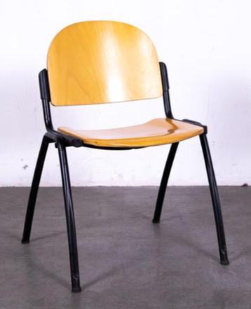 schoolstoelen  (105 stuks) beschikbaar voor biedingen