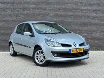 Renault Clio 1.4 16V 72KW 5-DRS E4 Grijs Airco elec ramen beschikbaar voor biedingen