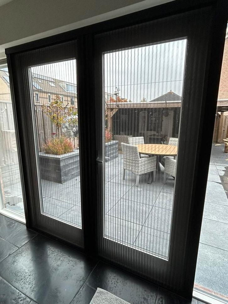 Kwaliteits mooie dubbele zwarte plisse’ horrendeur., Doe-het-zelf en Verbouw, Kozijnen en Schuifpuien, Zo goed als nieuw, Overige typen