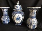 Antiek kast stel gemerkt  Delfdsblauw sfinx, Antiek en Kunst, Antiek | Vazen, Ophalen of Verzenden