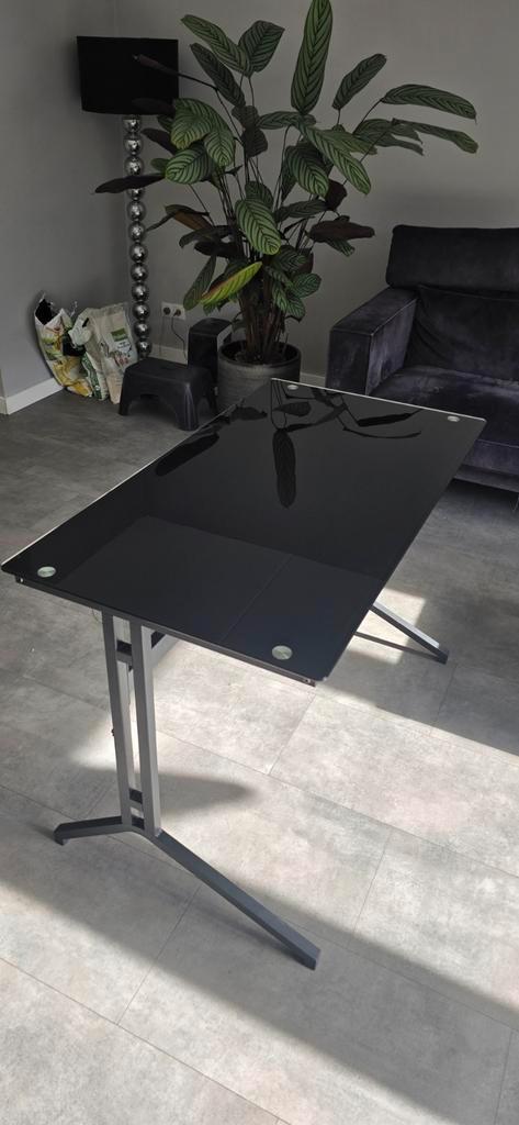 Bureau met gehard glazen blad., Antiek en Kunst, Antiek | Meubels | Tafels, Ophalen of Verzenden