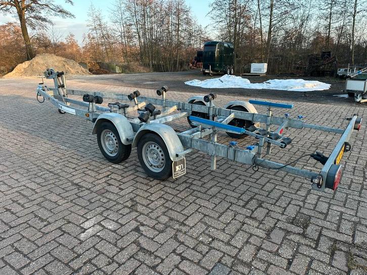 Kalf 2000 kg V geknikte Boottrailer, Watersport en Boten, Boottrailers, Gebruikt, Overige typen, 1500 tot 3000 kg, 6 tot 9 meter