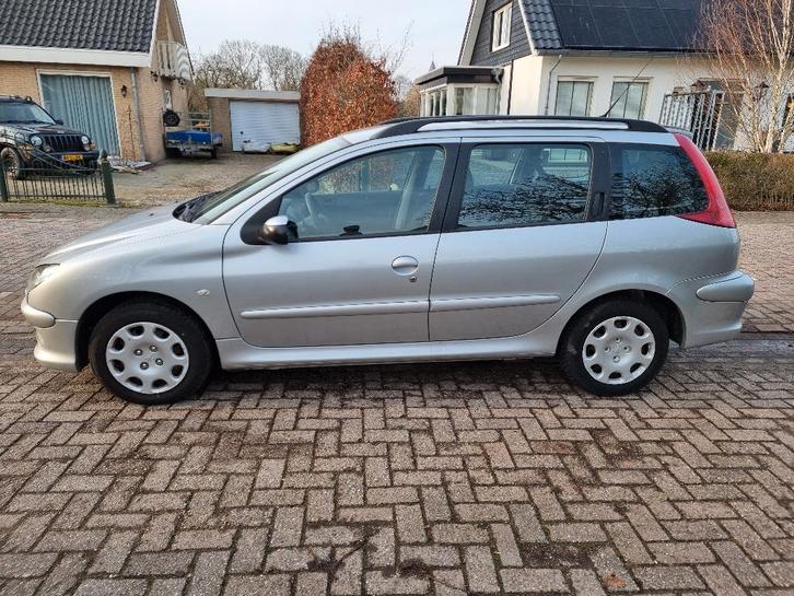 Peugeot 206 1.4 SW XS, nieuwe APK, airco, weinig kilometers, Auto's, Peugeot, Bedrijf, Airbags, Airconditioning, Centrale vergrendeling