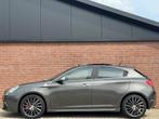 Alfa Romeo Giulietta 1.7 TBi | NL-AUTO! | 1E EIG! | DEALER!, Auto's, Alfa Romeo, 4 cilinders, Bedrijf, Handgeschakeld, Zilver of Grijs