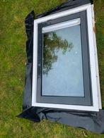 Raam met kozijn, Doe-het-zelf en Verbouw, Raamkozijn, Zo goed als nieuw, Inclusief glas, 75 tot 150 cm