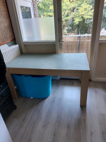 Tafel moet weg! IS AL UIT ELKAAR