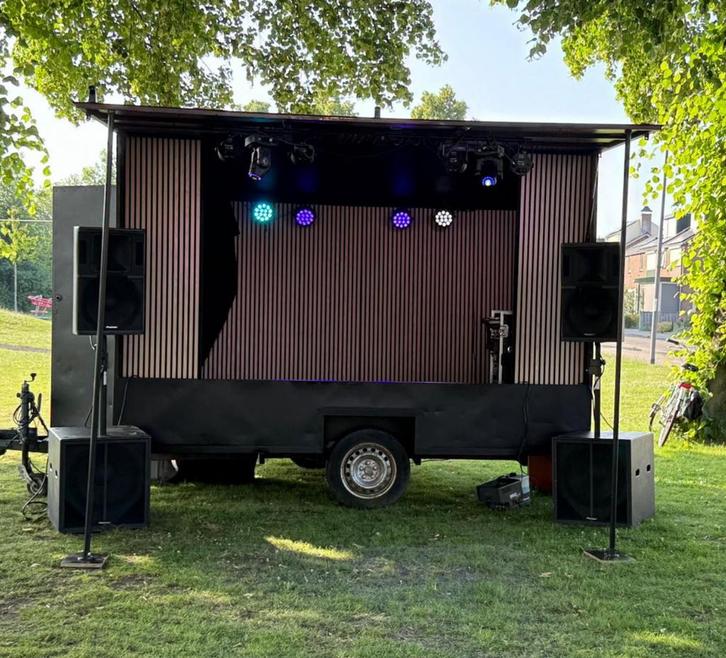 Foodtruck / Podiumwagen - Opgeknapt en klaar voor gebruik!, Zakelijke goederen, Partijgoederen en Retail | Verkoopwagens, Ophalen