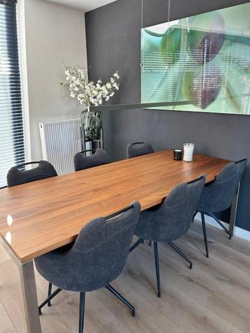 eettafel beschikbaar voor biedingen