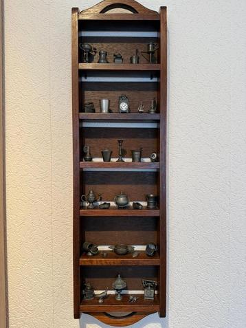 Tinnen Miniatuur Collectie in Houten Kast beschikbaar voor biedingen