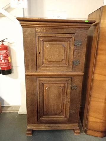 Antieke kast , 19e eeuw, Hout beschikbaar voor biedingen