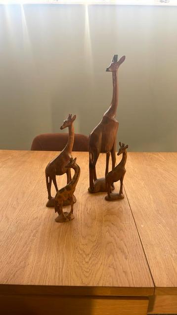 4 Houten Giraffen  beschikbaar voor biedingen