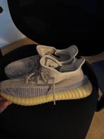 Adidas Yeezy Boost 350 V2 Ash Pearl Maat 45, Kleding | Heren, Schoenen, Ophalen of Verzenden, Gedragen, Overige kleuren, Sneakers of Gympen