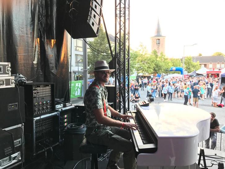 Profi Bassist gezocht voor Soul Band! Repetitie in Deil!, Contacten en Berichten, Muziek maken en Bandleden