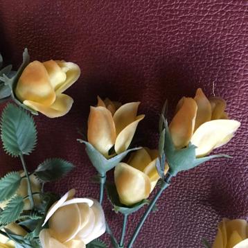 Kunstbloemen plastic roosjes jaren 60 beschikbaar voor biedingen