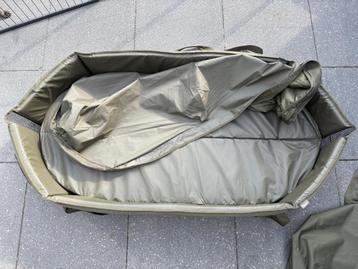 Trakker sanctuary deluxe oval crib xl nieuw. beschikbaar voor biedingen