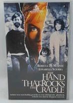 Te koop: The Hand That Rocks The Cradle VHS, Cd's en Dvd's, VHS | Film, Vanaf 12 jaar, Ophalen of Verzenden, Gebruikt, Thrillers en Misdaad